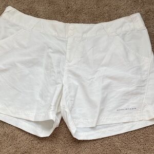 Columbia Women's White Cargo Shorts size XL